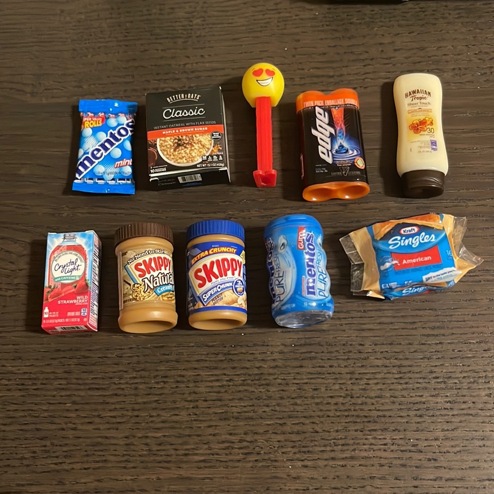 10 pack of mini brands!